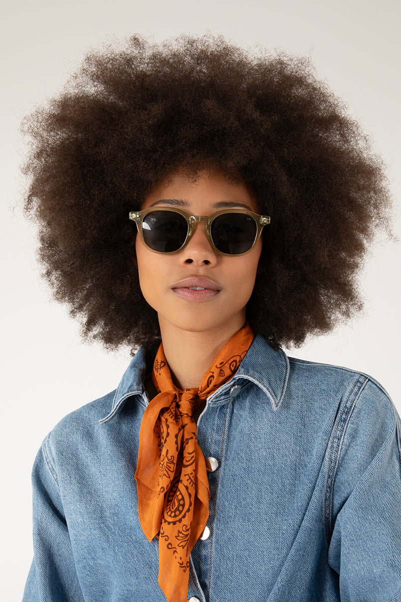 NIKA Round Foldable Recycled Sunglasses | Color: Clear - variant::clear