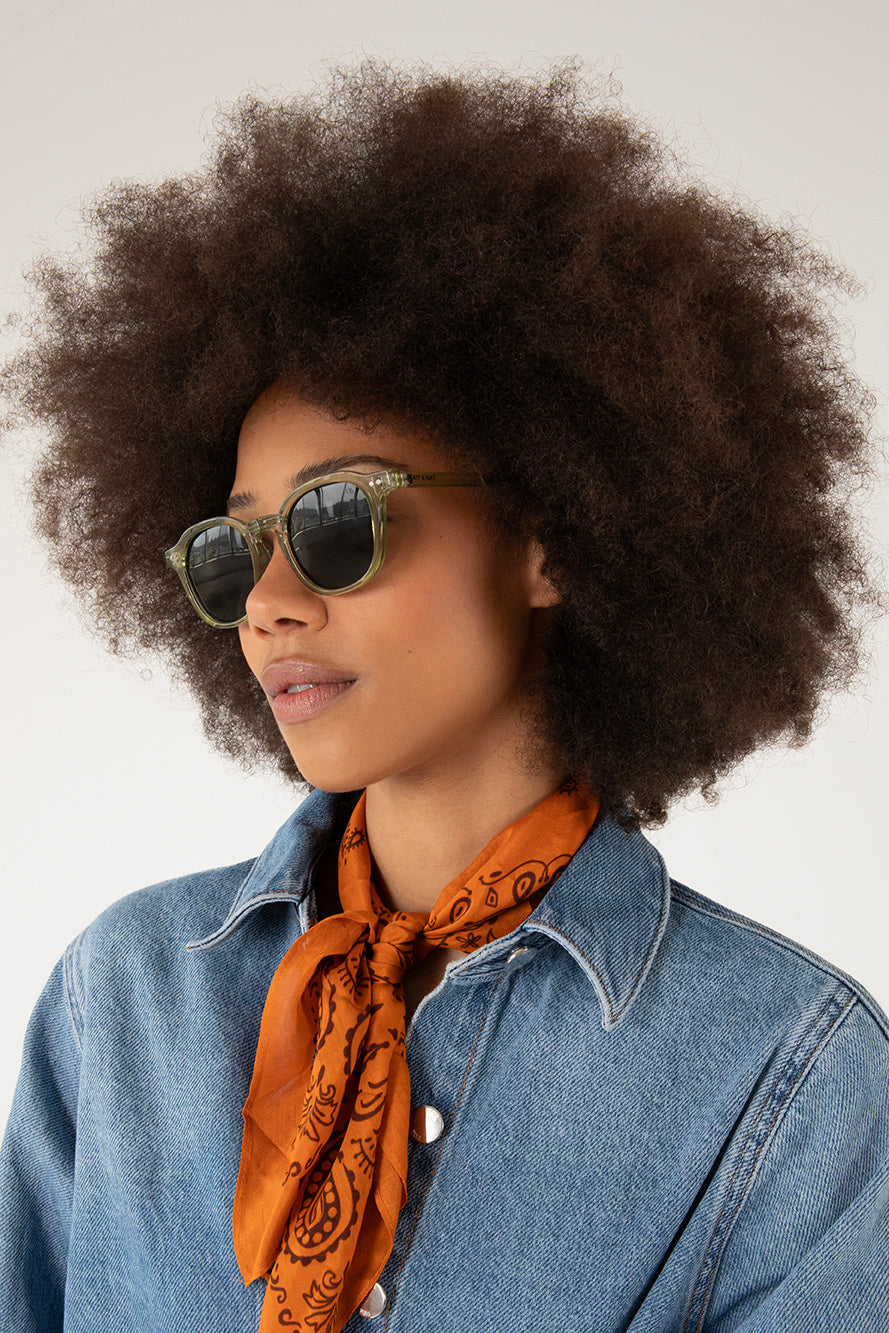 NIKA Round Foldable Recycled Sunglasses | Color: Clear - variant::clear