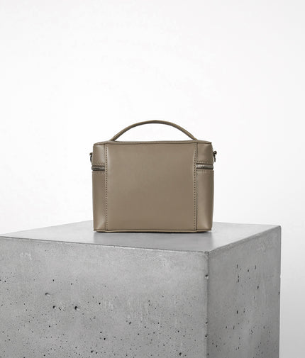 HANN Vegan Crossbody - UPPEAL™ | Color: Cappuccino - variant::cappuccino