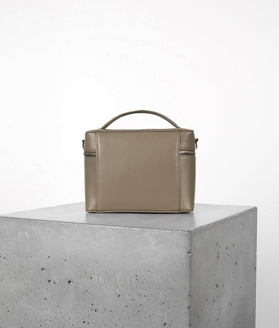 HANN Vegan Crossbody - UPPEAL™ | Color: Cappuccino - variant::cappuccino